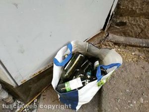 Viterbo - Rifiuti nei pressi di piazza Santa Maria Nuova