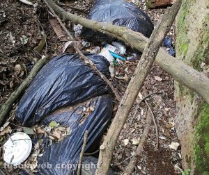 Strada provinciale Vetrallese - Forra piena di rifiuti