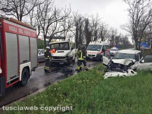 Viterbo - Frontale furgone-auto sulla Teverina