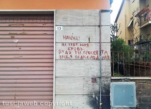 Civita Castellana - Uomo si impicca in strada, la scritta con il sangue