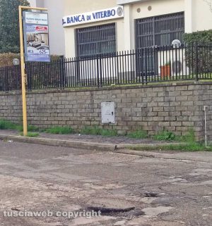 Viterbo - La buca in via Monti Cimini 