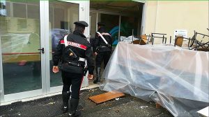 Civitavecchia - Carabinieri - Scuola in fiamme in via Achille Montanucci