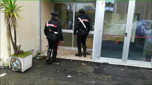 Civitavecchia - Carabinieri - Scuola in fiamme in via Achille Montanucci