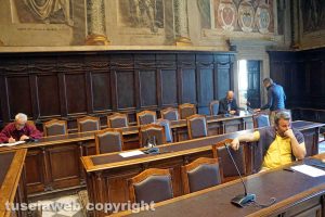 Viterbo - I banchi della maggioranza in commissione