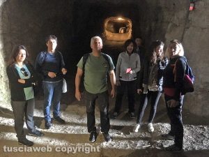 Escursione nelle gallerie scavate dentro il Monte Cengio dai soldati durante la guerra