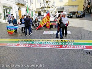 Viterbo - La manifestazione per la pace a piazza delle Erbe
