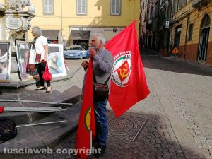 Viterbo - La manifestazione per la pace a piazza delle Erbe