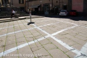 Viterbo - Piazza Fontana Grande - Le strisce