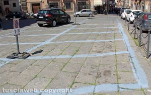 Viterbo - Piazza Fontana Grande - Le strisce