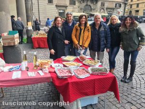 Viterbo - La colazione di Pasqua di Paperonly a pizza del Comune 