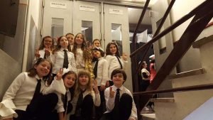 Il coro prima di salire sul palco