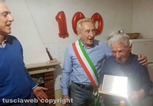 Bomarzo - La consegna della targa a nonno Peppe per i suoi 100 anni 