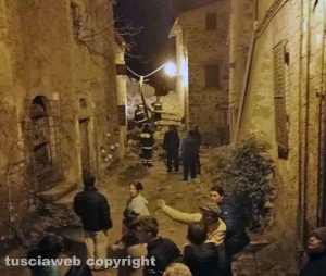 Paura a Chia - Crollo nel centro storico - L'intervento dei vigili del fuoco