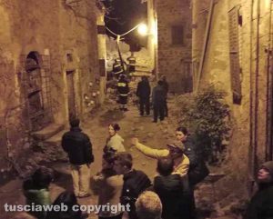 Paura a Chia - Crollo nel centro storico - L'intervento dei vigili del fuoco