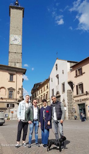 Viterbo - Foto di gruppo per Alice Sabatini in città