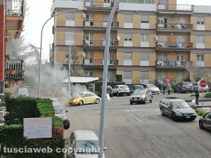 Viterbo - Macchina in fiamme al Murialdo 