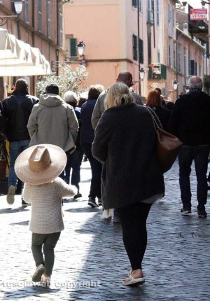 Turisti a Tuscania