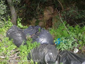 Strada provinciale Vetrallese - Forra piena di rifiuti