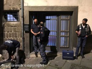 Viterbo - Omicidio in via Fontanella del Suffragio - L'intervento della polizia