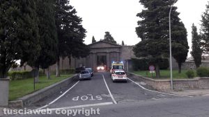 Montefiascone – Ubriaco nel cimitero comunale