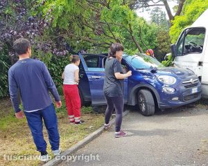 Viterbo - Schianto furgone-auto in via Vicenza