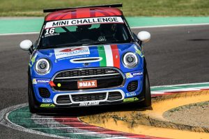 Il pilota Gustavo sandrucci al Mini challenge 