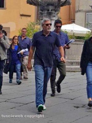 Viterbo - George Clooney a piazza del Gesù