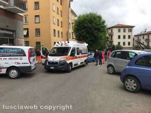 Viterbo - Uomo giù dal terzo piano a piazza Vittorio Veneto