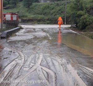 Bomba d'acqua a Orte - I vigili del fuoco