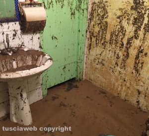 Orte - Nubifragio - I bagni dell'auditorio in parrocchia