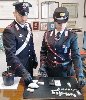 Civitavecchia - Cocaina nel giardino di casa - La droga sequestrata