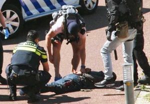 Aja - Uomo fermato dalla polizia dopo aver accoltellato tre persone