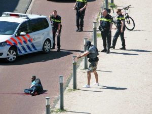 Aja - Uomo fermato dalla polizia dopo aver accoltellato tre persone