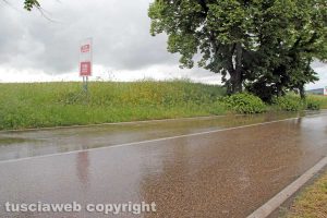 Viterbo - Buche piene d'acqua ai lati della Cassia