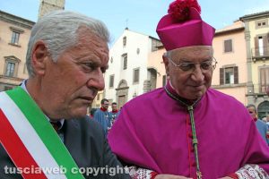 Viterbo - Il sindaco Leonardo Michelini e il vescovo Lino Fumagalli