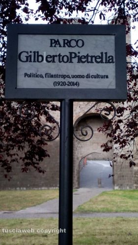 Viterbo - L'insegna del parco Gilberto Pietrella