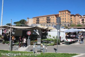 Viterbo - Mercato del sabato al Sacrario