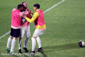 Sport - Calcio - Viterbese - Roberto Pini e Cesare Micheli abbracciano Antony Iannarilli