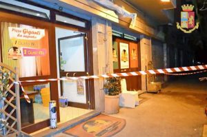 Ostia - L'agguato nella pizzeria Disco Giro Pizza