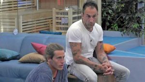 Grande Fratello - Alberto Mezzetti si racconta agli altri coinquilini della casa