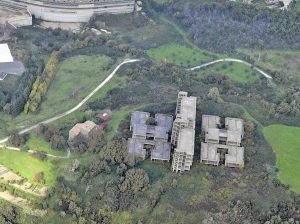 Spazi della follia - Veduta aerea del manicomio di Belcolle