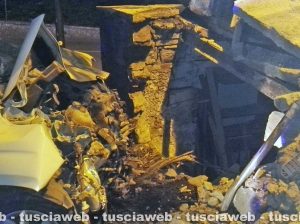 Montefiascone - La Panda contro la cabina dell'Enel