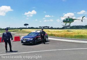 Viterbo - Carabinieri - Posto di blocco ed elicottero