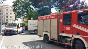 Viterbo - Schianto furgone-auto in via Vicenza