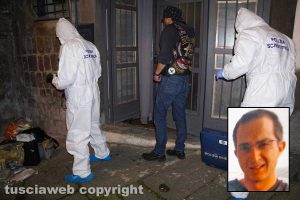 Viterbo - Omicidio in via Fontanella del Suffragio - L'intervento della polizia scientifica - Nel riquadro Daniele Barchi
