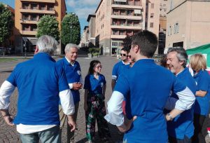 Giovanni Arena al gazebo Forza Italia