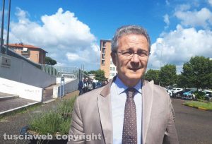 Viterbo - Giancarlo Gabbianelli all'uscita del tribunale