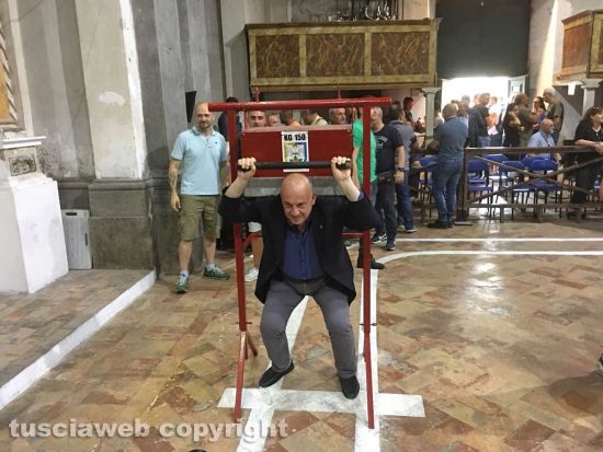 Viterbo - Il prefetto Giovanni Bruno alle prove di portata dei facchini di S. Rosa