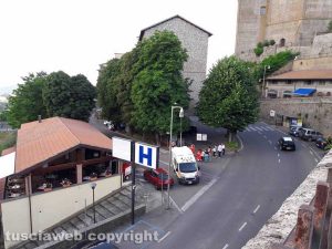Montefiascone - Donna caduta in strada - L'ambulanza del 118