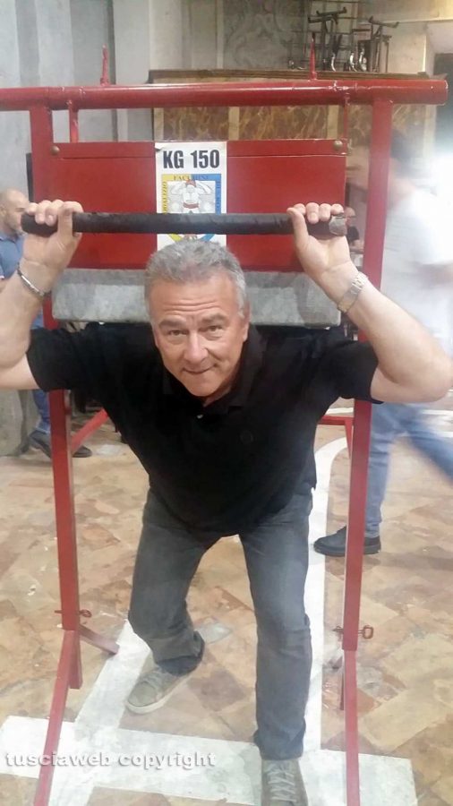 Viterbo - Silvio Cappelli alle prove di portata dei facchini di S. Rosa